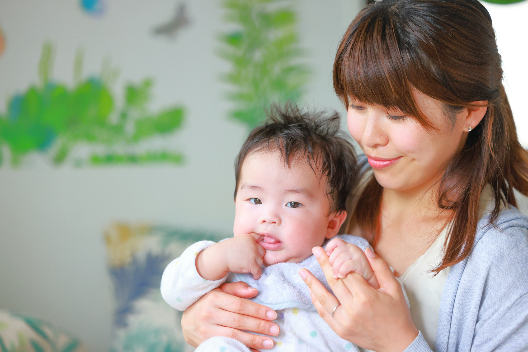 指しゃぶり(指吸い)や舌の癖がおよぼす影響